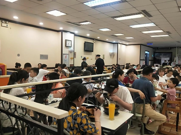 康德專(zhuān)注于食品調(diào)味料已十八年有余，一直注重出品的安全、穩(wěn)定，強(qiáng)調(diào)給商家?guī)?lái)廚師便捷,出品穩(wěn)定，減少能耗，安全有保障！歡迎有意合作老板質(zhì)詢(xún)來(lái)工廠(chǎng)考察！